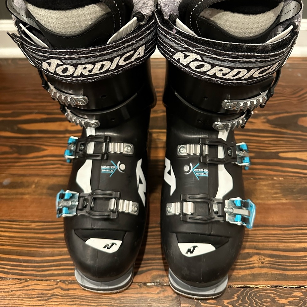 Great Cond. Womens Nordica Speedmachine 75 Ski Boots 26-26.5 (9-10) Adjust Calf - Picture 3 of 6